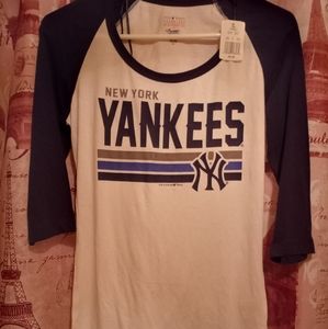 Ladies New York Yankees baseball t-shirt
